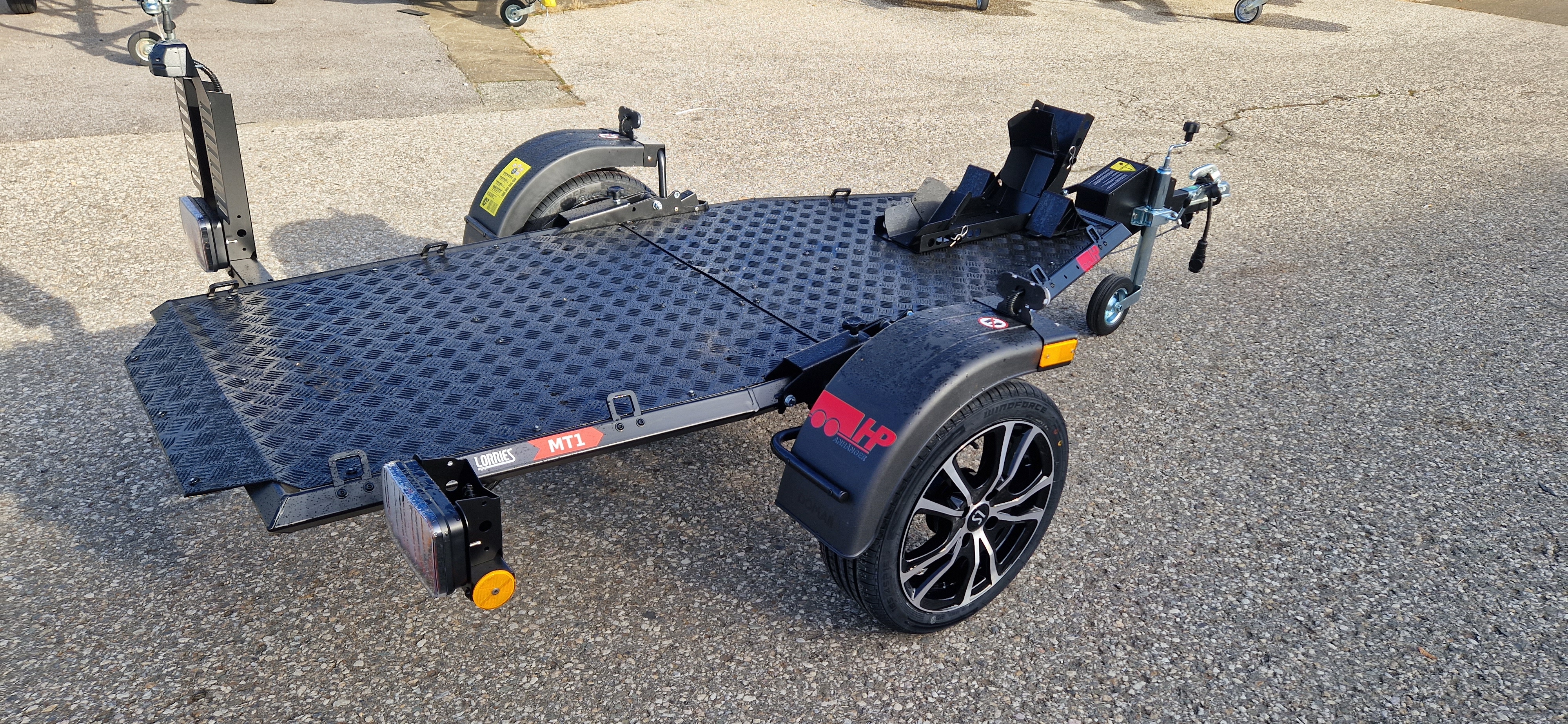 Motorradanhänger Lorries MT1, HP 240 UK, 750 kg ungebremst, über Seilzug absenkbar